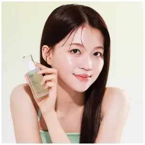 Wellogy Green Banana Serum – Skin Revitalizing, Moisturizing, Anti-Aging Serum for Radiant and Even Skin Tone